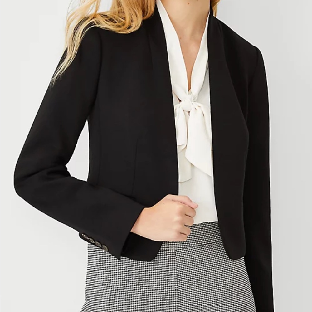 Ann Taylor Black Cutaway Blazer in Double Knit Sleek Minimalist Design Size 4